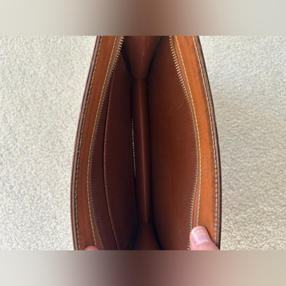 Lv clutch for friend! - Picture 6 of 7